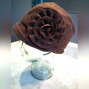 D&Y Cloche felt hat